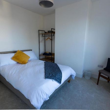 Amazing New 3 Double Bed House In Staple Hill! Apartment Bristol Bagian luar foto