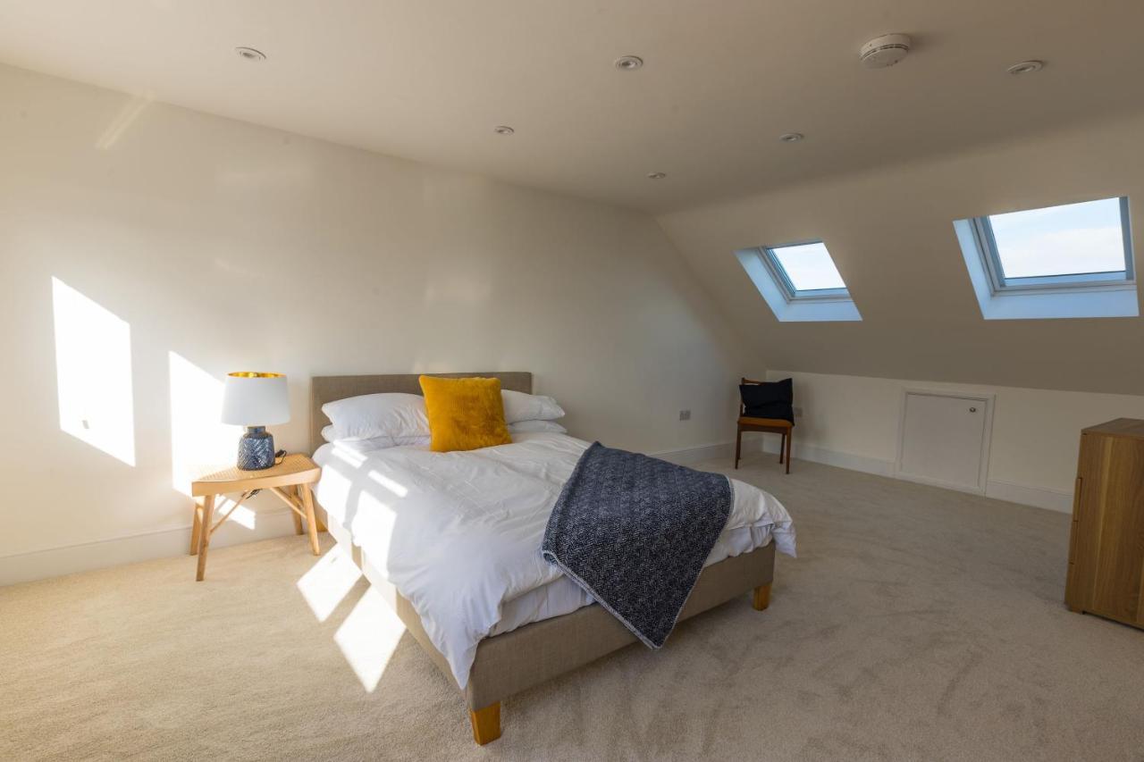 Amazing New 3 Double Bed House In Staple Hill! Apartment Bristol Bagian luar foto