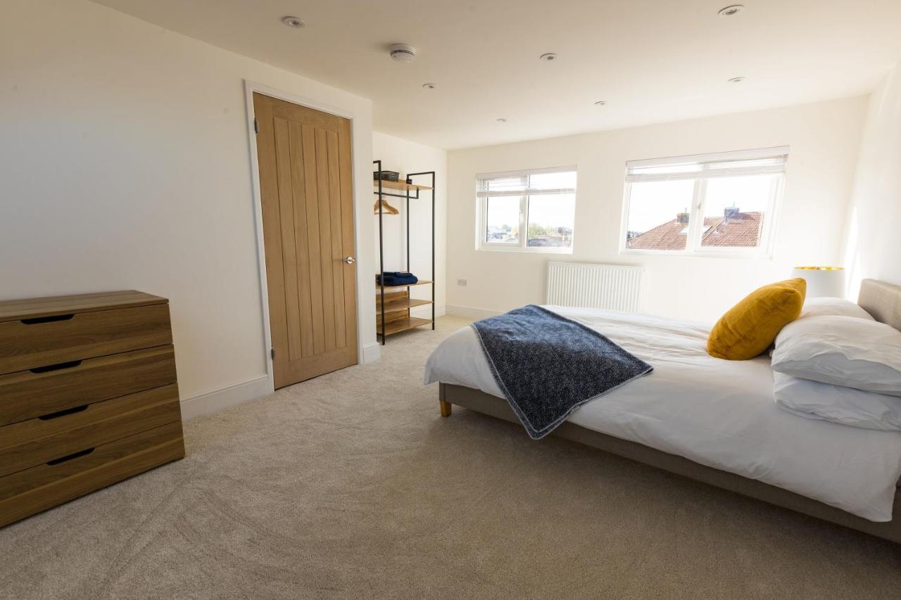 Amazing New 3 Double Bed House In Staple Hill! Apartment Bristol Bagian luar foto