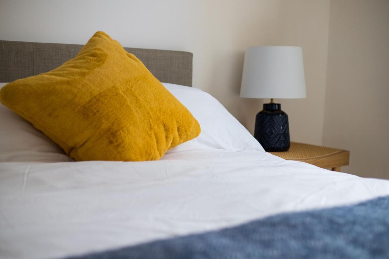 Amazing New 3 Double Bed House In Staple Hill! Apartment Bristol Bagian luar foto