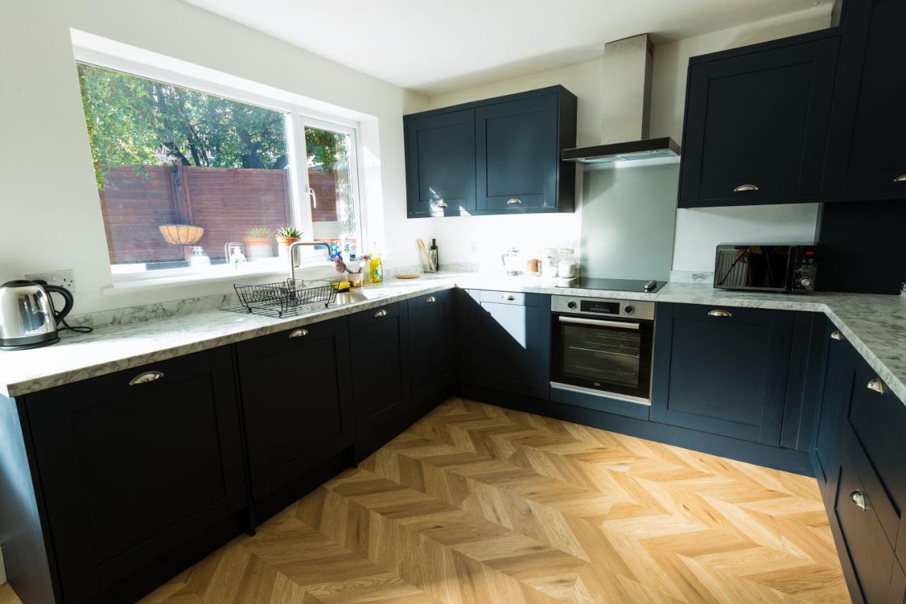 Amazing New 3 Double Bed House In Staple Hill! Apartment Bristol Bagian luar foto